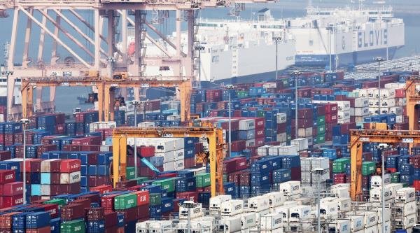 Containers are stacked at a port in the city of Pyeongtaek, south of Seoul, in this file photo from April 1. (Yonhap)